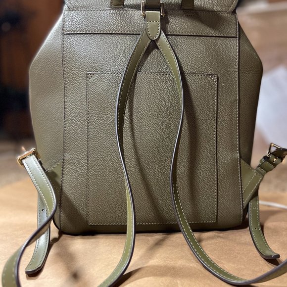 Michael Kors Hayes Backpack and matching wallet- LIKE NEW - Picture 3 of 16